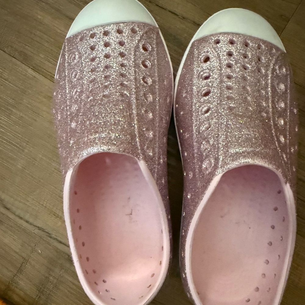 Nike Kids Glitter Slip-On Sneakers in Pink and White